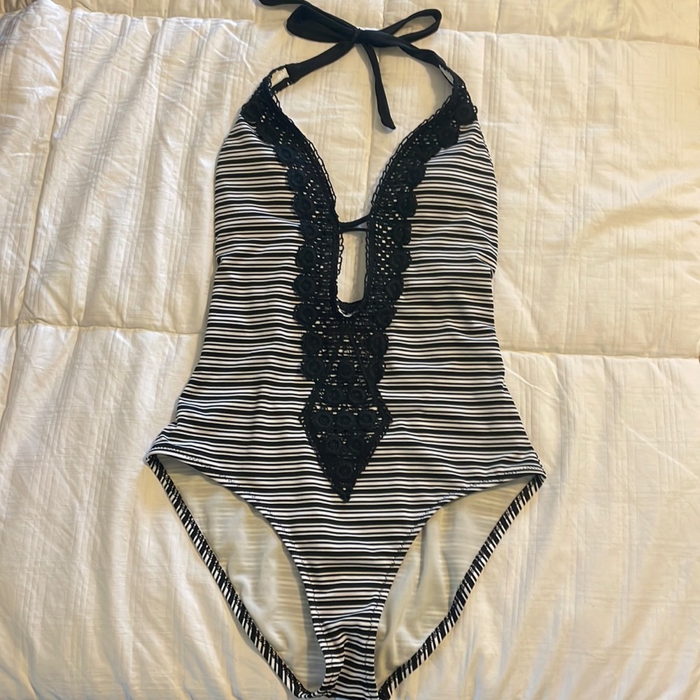 One Piece Halter Black and White swimsuit